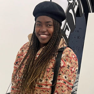 Meet your Posher, Adélia